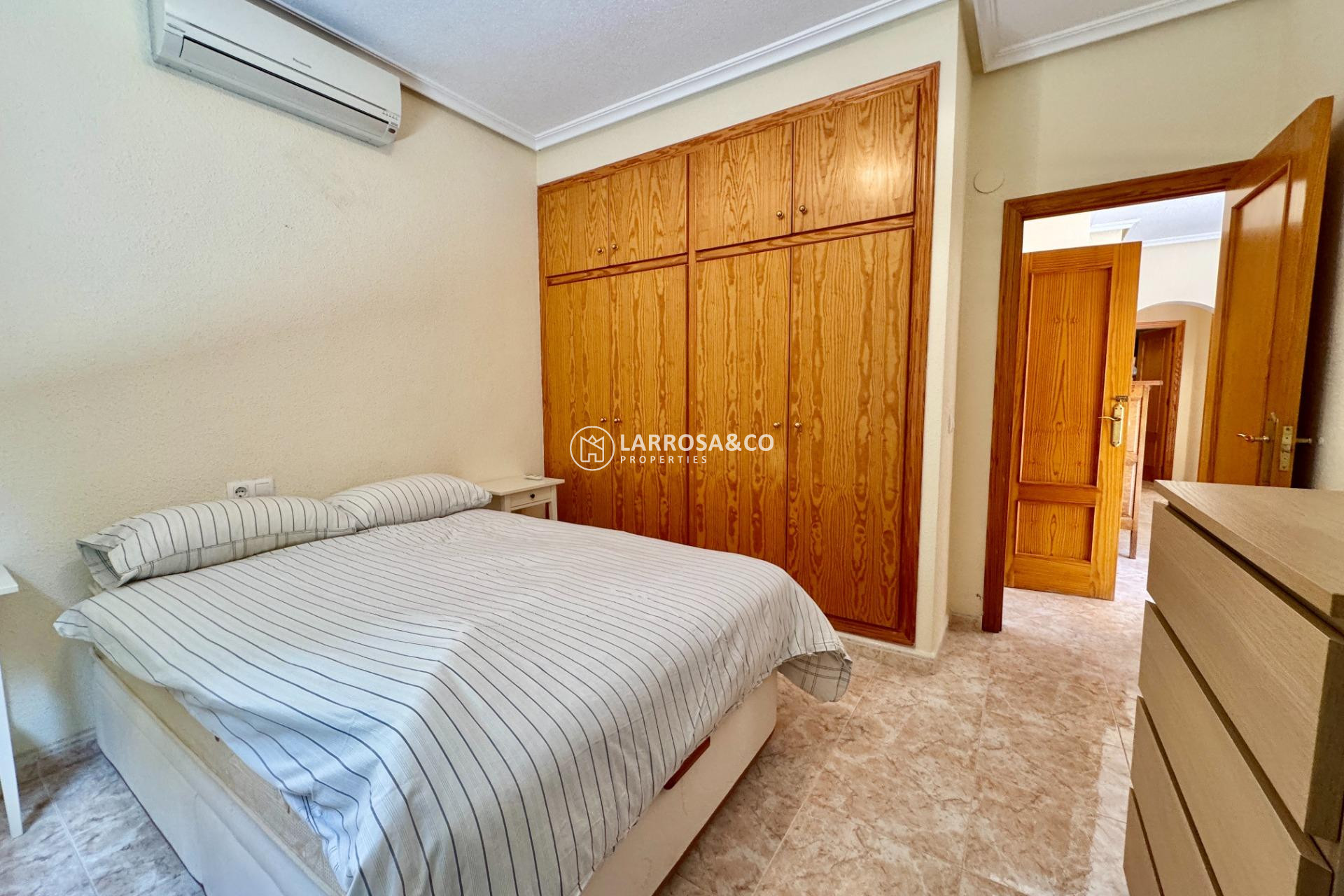 Reventa - Chalet - Dolores - CMNO. ESCORREDOR