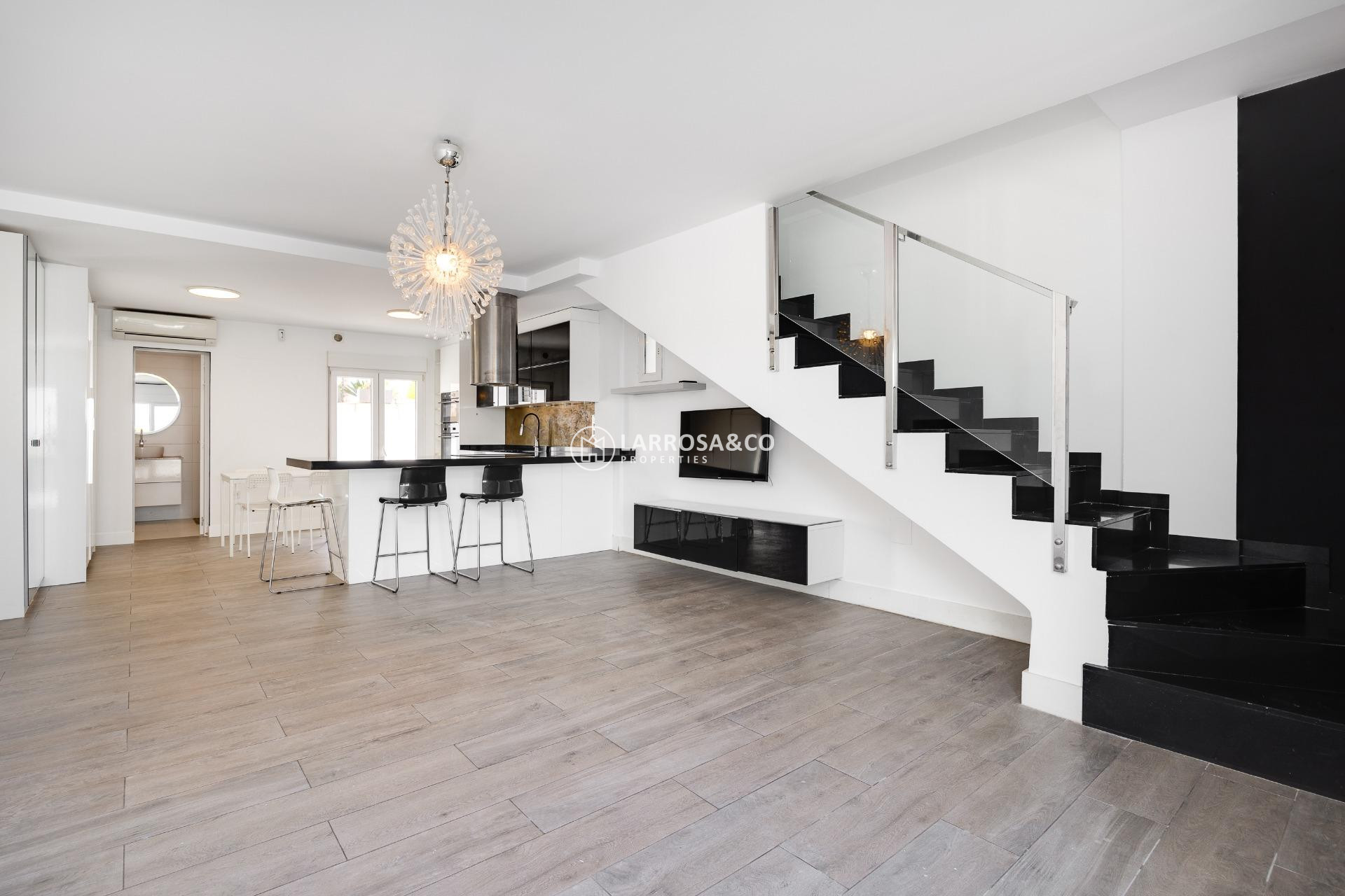 Reventa - Chalet - Torrevieja - Aguas Nuevas