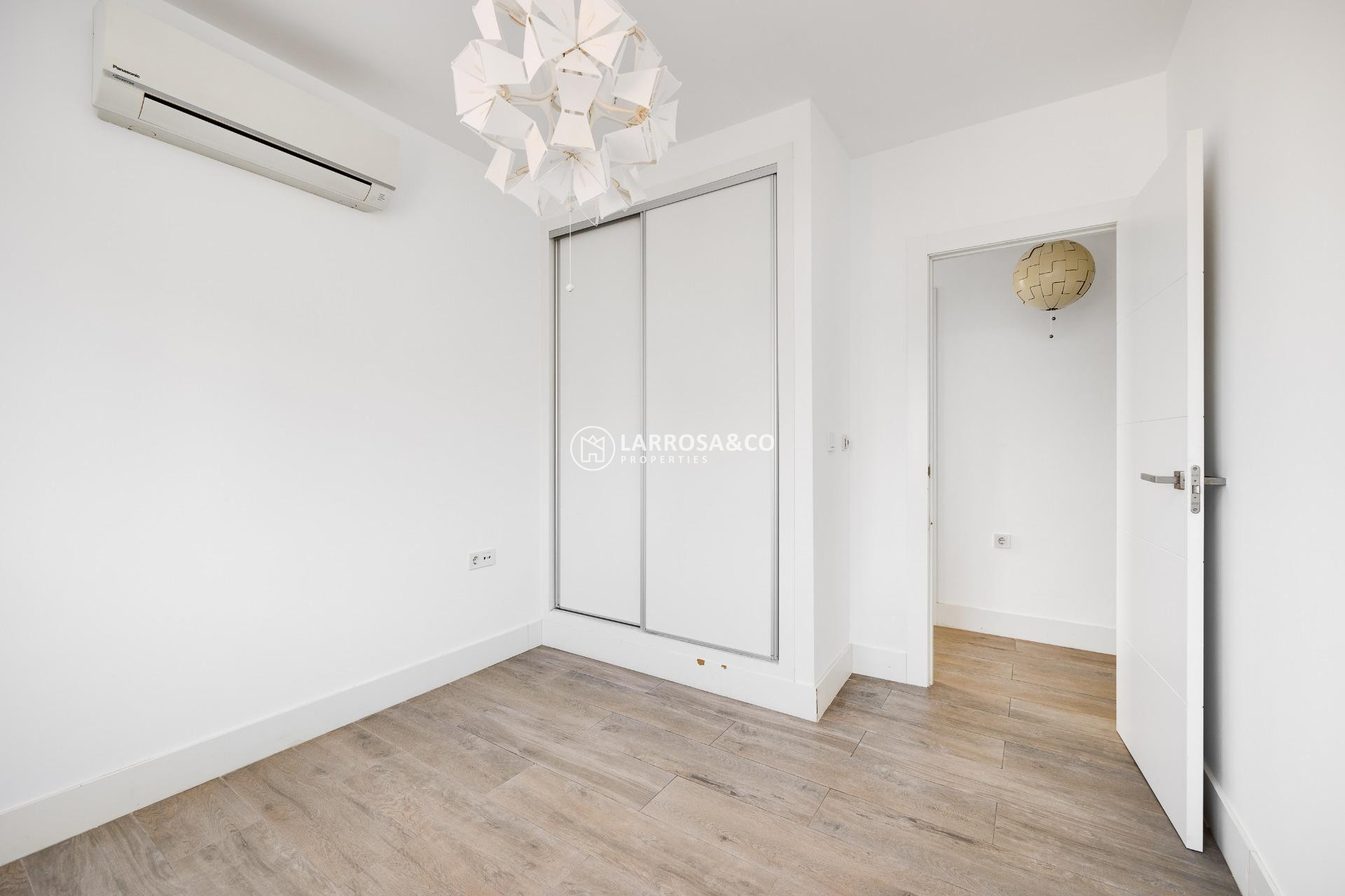 Reventa - Chalet - Torrevieja - Aguas Nuevas