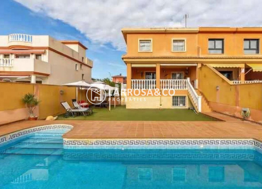 Reventa - Chalet - Torrevieja - Aguas Nuevas