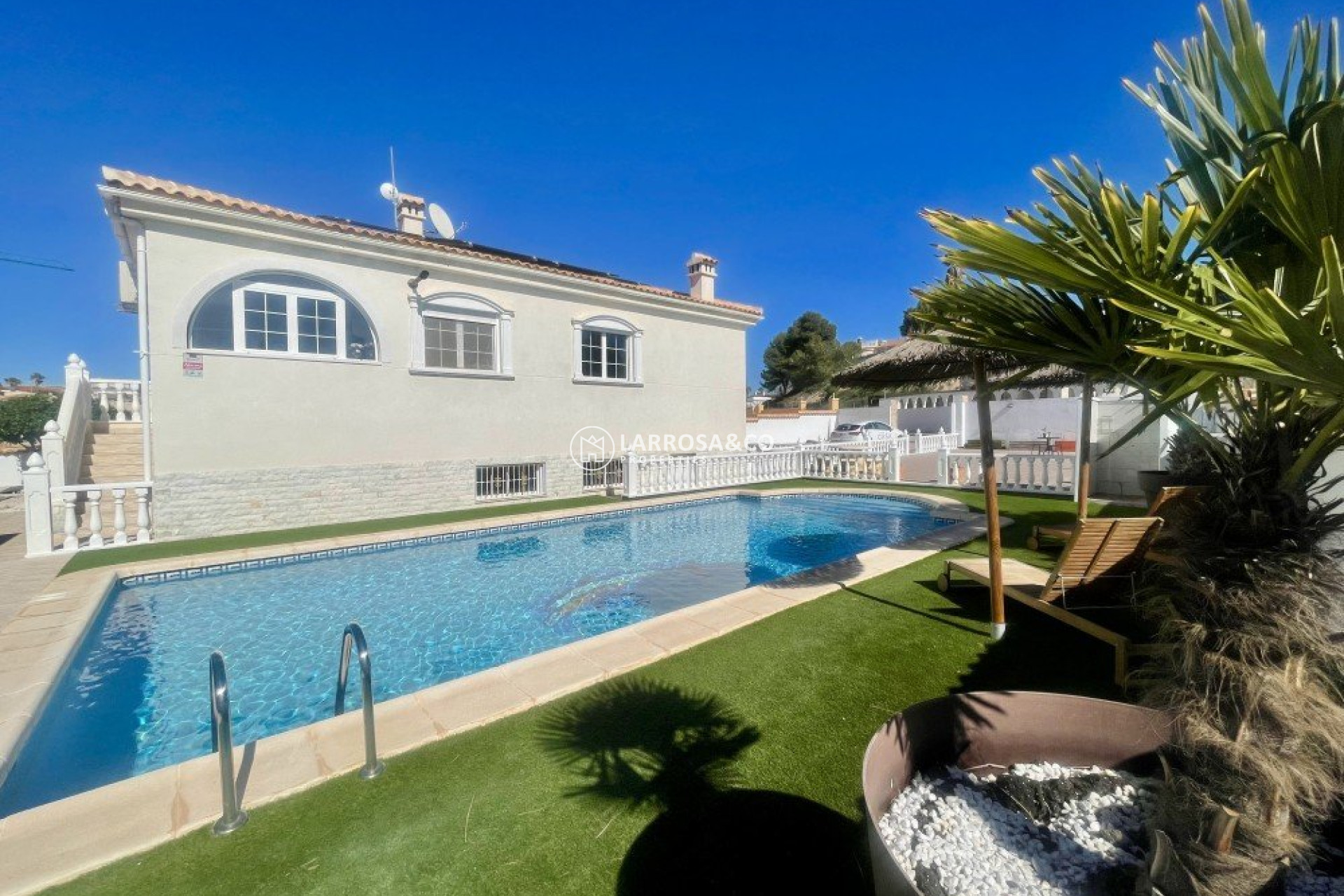 Reventa - Chalet - Urb. La Marina - Inland