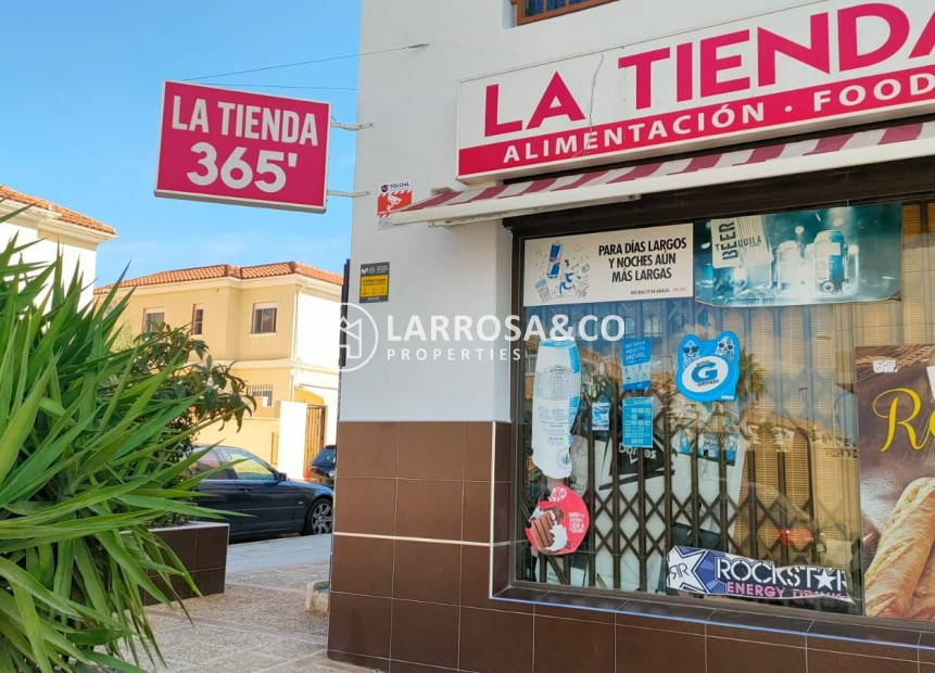 Reventa - Local - Torrevieja - Aguas Nuevas