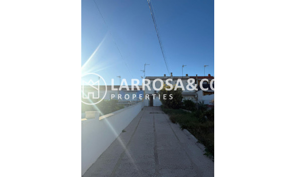 Semi-detached house - Herverkoop - Torrevieja - Los Balcones