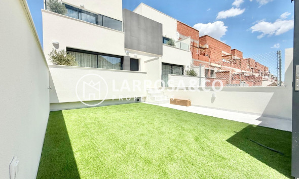 Semi-detached house - Nouvelle Construction - Cox - San Fernando
