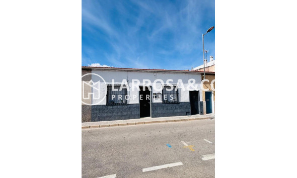 Semi-detached house - Resale - San Miguel de Salinas - Inland