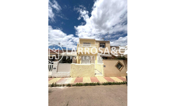 Semi-detached house - Resale - Torrevieja - El limonar