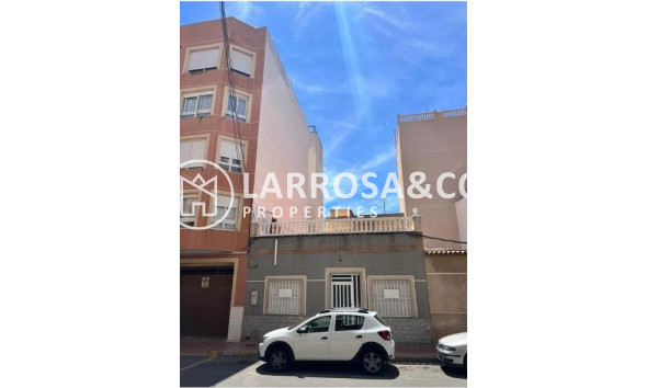 Semi-detached house - Resale - Torrevieja - Estacion de autobuses