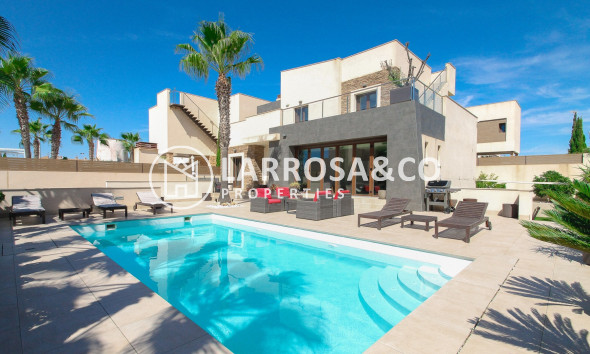 Villa - A Vendre - Torrevieja - Costa Blanca