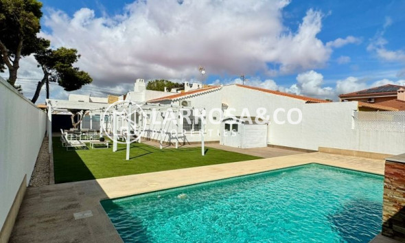 Villa - A Vendre - Torrevieja - Costa Blanca