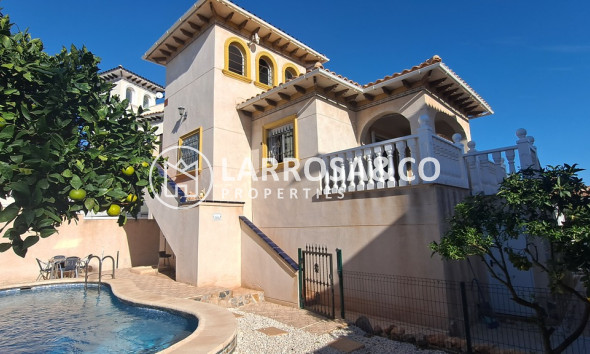 Villa - Herverkoop - La Zenia - Costa Blanca