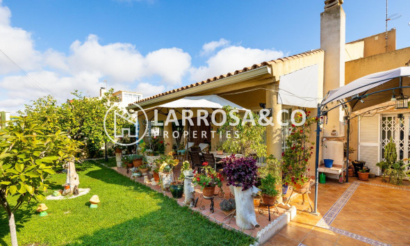 Villa - Herverkoop - Torrevieja - Aguas Nuevas