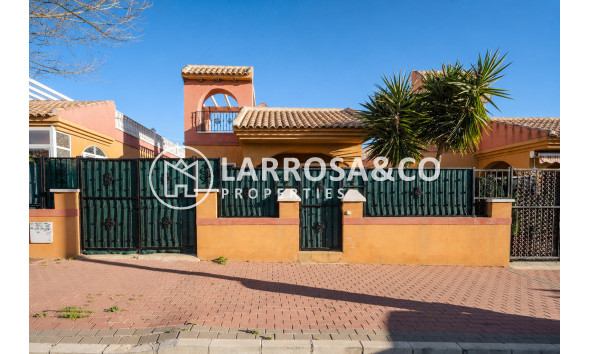 Villa - Herverkoop - Torrevieja - Aguas Nuevas