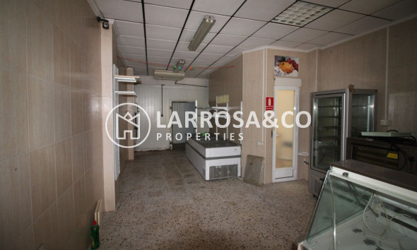 Resale - Commercial space - Torrevieja - Playa del cura