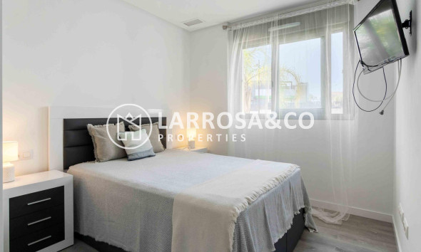 Resale - Apartment - Orihuela costa - Villamartin 