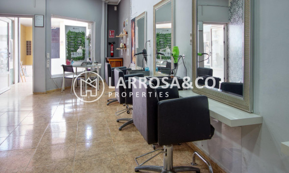 Herverkoop - Commercial space - Torrevieja - La Mata