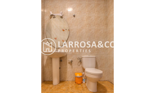 Resale - Commercial space - Torrevieja - La Mata