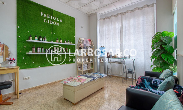 Herverkoop - Commercial space - Torrevieja - La Mata