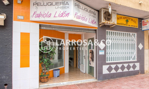 Resale - Commercial space - Torrevieja - La Mata