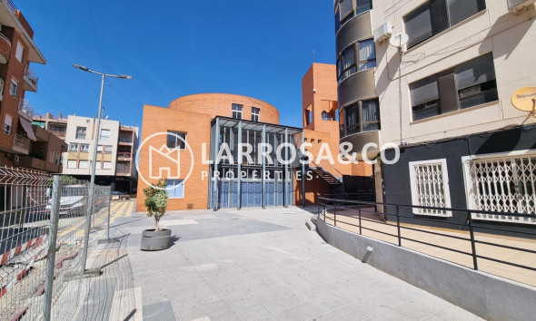 Resale - Commercial space - Bigastro - CENTRO