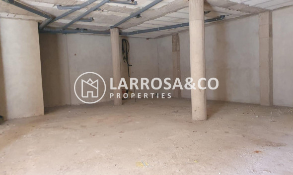 Resale - Commercial space - Torrevieja - Acequion