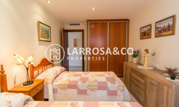 Resale - Apartment - Torrevieja - Paseo maritimo