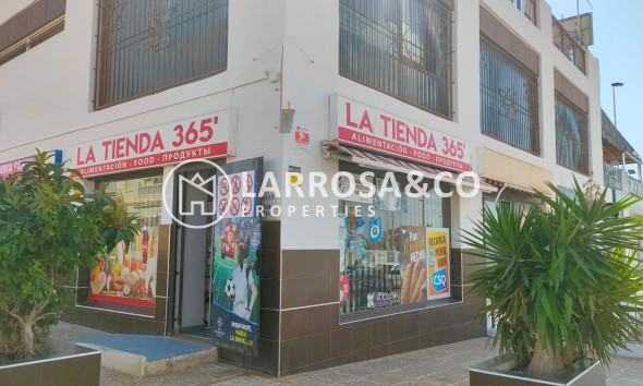 Resale - Commercial space - Torrevieja - Aguas Nuevas
