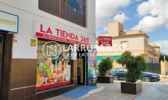 Reventa - Local - Torrevieja - Aguas Nuevas