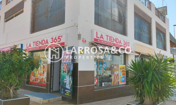 Resale - Commercial space - Torrevieja - Aguas Nuevas