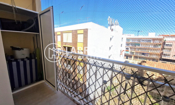 Resale - Apartment - Torrevieja - Paseo maritimo