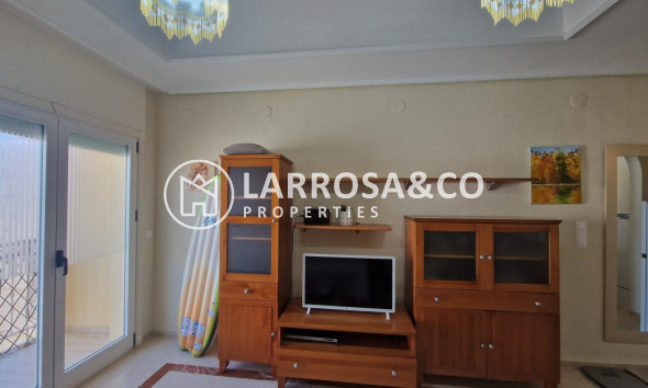 Resale - Apartment - Torrevieja - Paseo maritimo