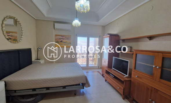 Resale - Apartment - Torrevieja - Paseo maritimo