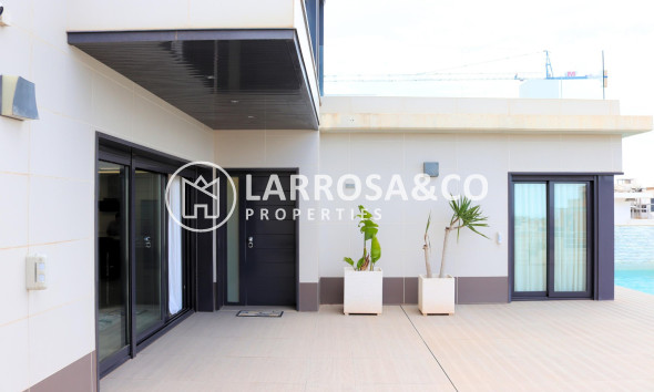 Resale - Detached House/Villa - San Miguel de Salinas - Urbanizaciones