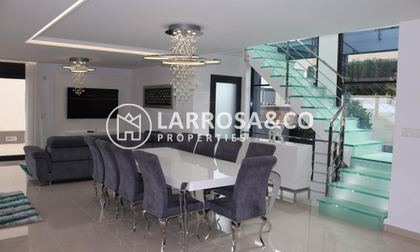 Resale - Detached House/Villa - San Miguel de Salinas - Urbanizaciones