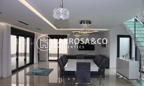 Resale - Detached House/Villa - San Miguel de Salinas - Urbanizaciones