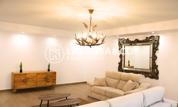 Resale - Detached House/Villa - San Miguel de Salinas - Urbanizaciones