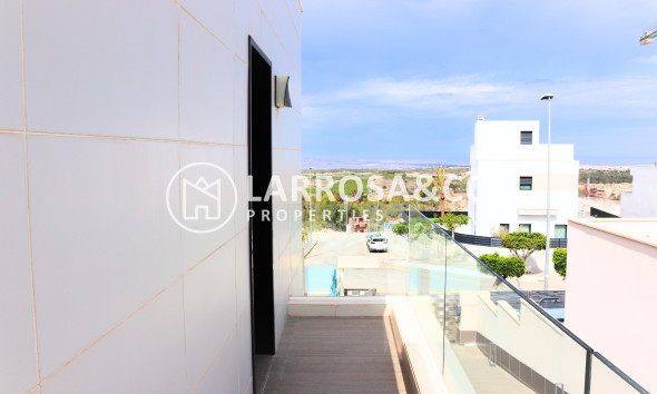 Resale - Detached House/Villa - San Miguel de Salinas - Urbanizaciones