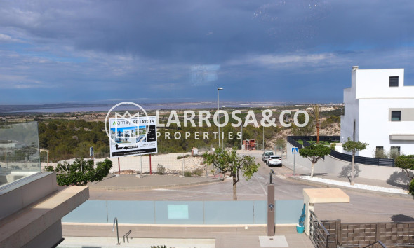 Resale - Detached House/Villa - San Miguel de Salinas - Urbanizaciones