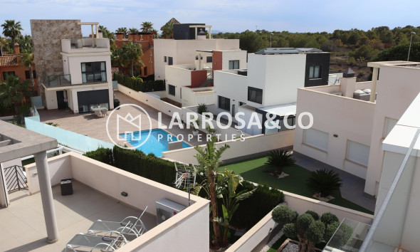 Resale - Detached House/Villa - San Miguel de Salinas - Urbanizaciones