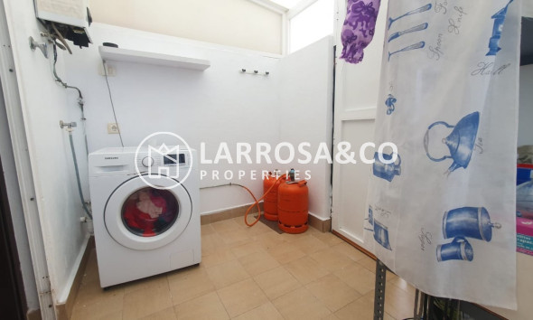 Resale - Commercial space - Torrevieja - Los Balcones