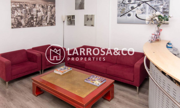 Resale - Commercial space - Torrevieja - Centro