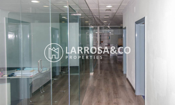 Resale - Commercial space - Torrevieja - Centro