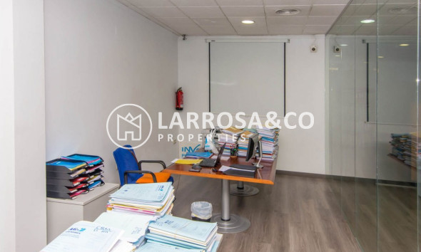 Resale - Commercial space - Torrevieja - Centro