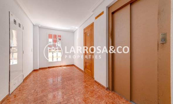 Resale - Apartment - Torrevieja - Playa del cura