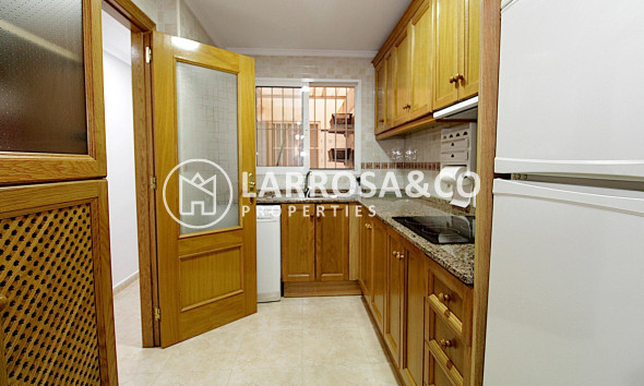 Resale - Apartment - Torrevieja - Estacion de autobuses