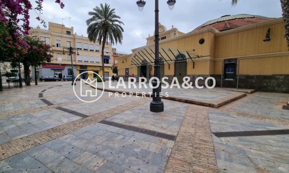 Resale - Commercial space - Orihuela - Zona Centro