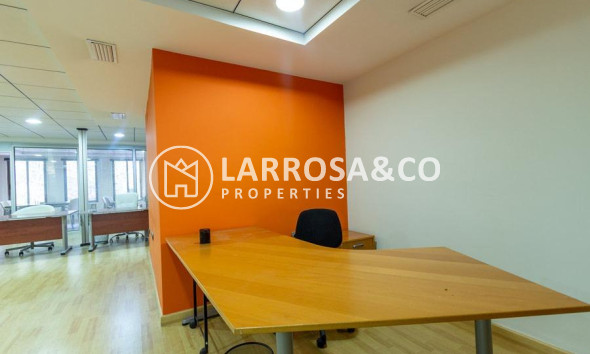 Location - Commercial space - Orihuela - Los Andenes