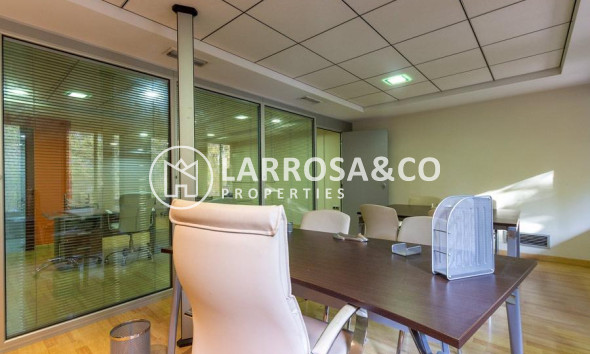 Location - Commercial space - Orihuela - Los Andenes