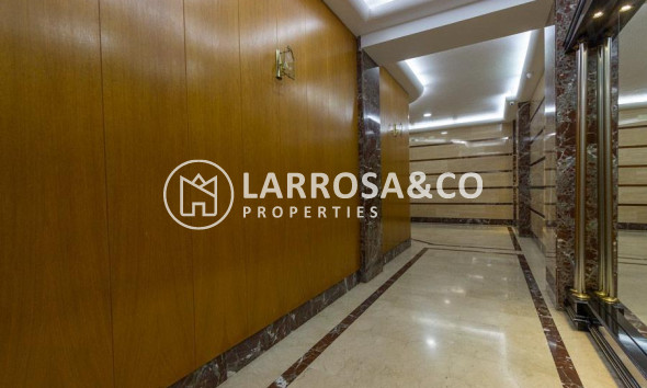 Location - Commercial space - Orihuela - Los Andenes