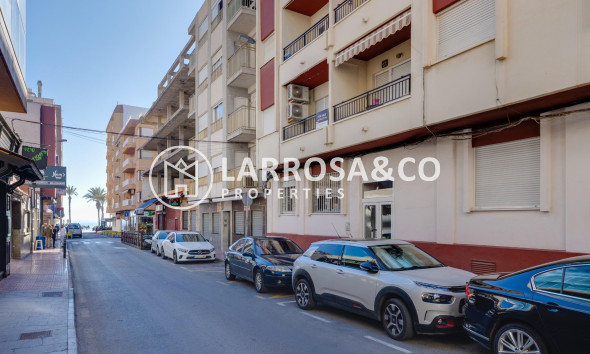 Resale - Apartment - Torrevieja - Playa del cura