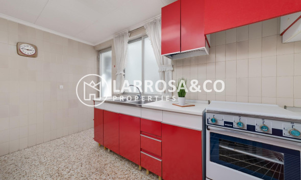 Resale - Apartment - Torrevieja - Puerto